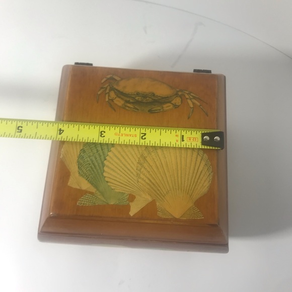 Vintage Wooden Box Jewelry Trinket Sea Shell Crab Detail. 
Excellent condition! - Picture 14 of 15